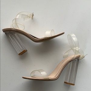 black pumps round toe